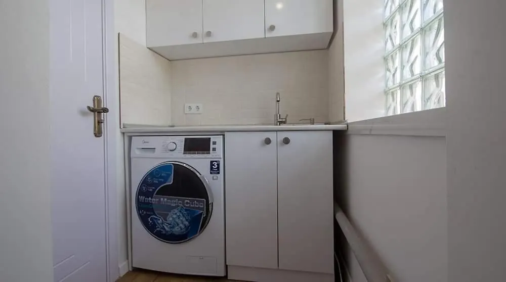 Hotel Type Room With Mini Kitchen And Balcony On Melikishvili, City Center Τυφλίδα 0*,