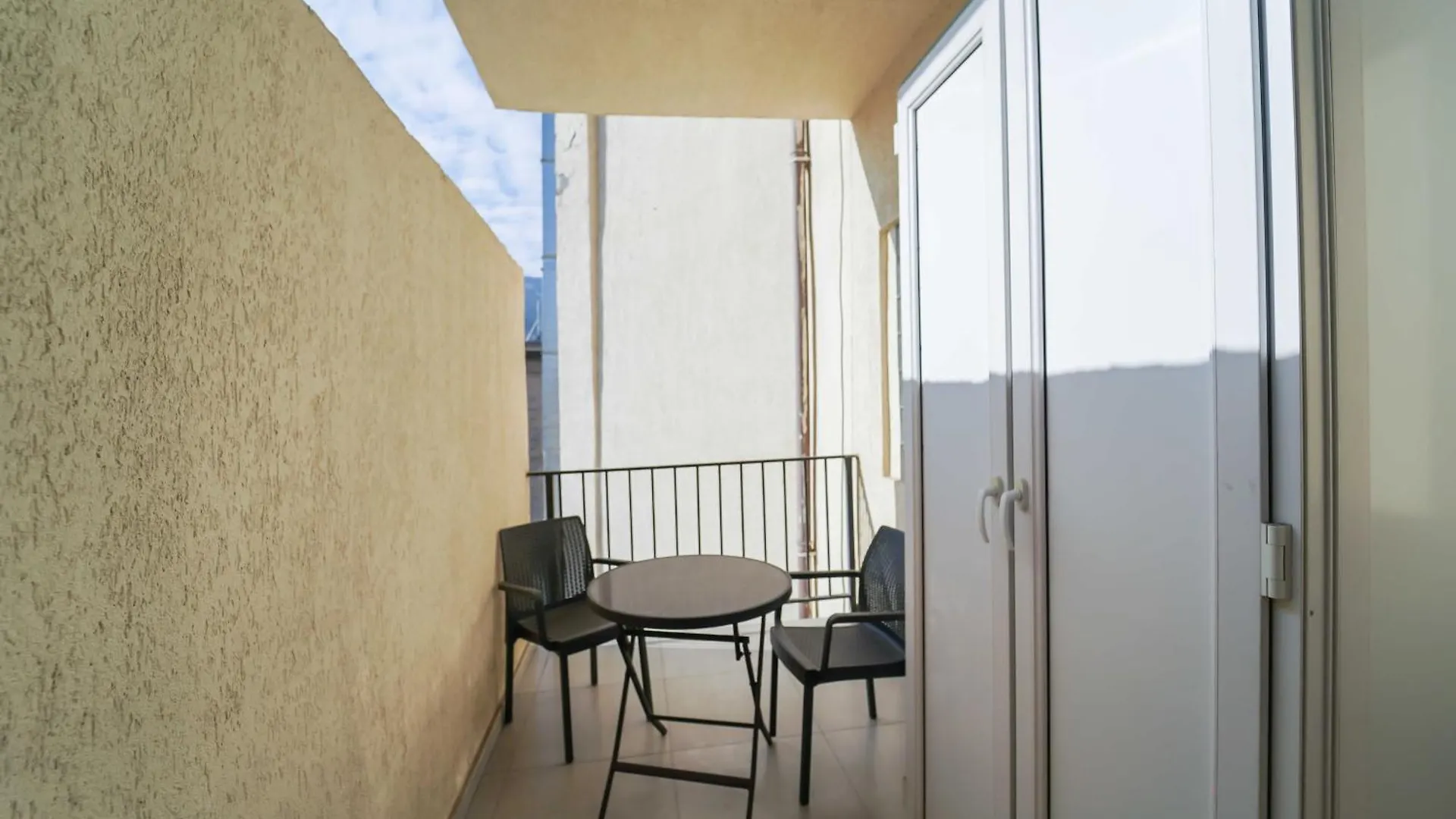 Hotel Type Room With Mini Kitchen And Balcony On Melikishvili, City Center Τυφλίδα 0*,  Γεωργία